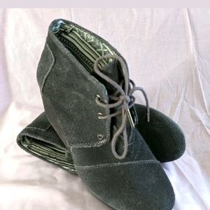 TOMS Boots Booties
Women's 
Suede
Black  Sz 7.5